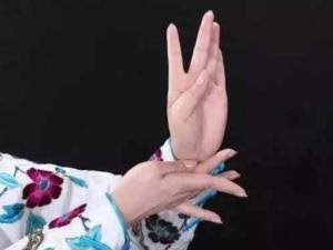 Feminine-gesture