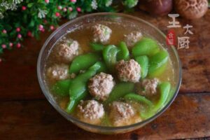 Luffa meatball soup