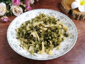 Stir-fried pickled mustard with winter bamboo shoots