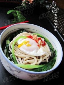 Vegetable and egg noodles