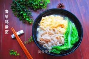 Vegetable and egg noodles